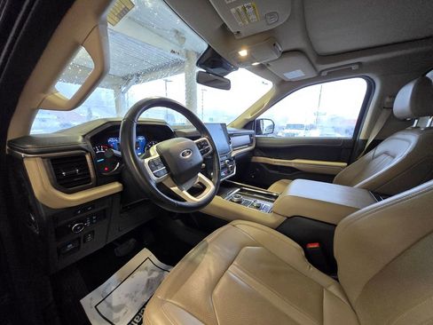 Used 2024 Ford Expedition Limited image 11