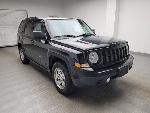 Used 2017 Jeep Patriot Sport w/ Power Value Group FWD image 13