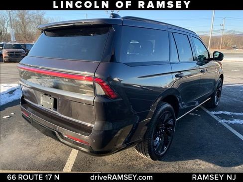 Used 2025 Lincoln Navigator Reserve w/ Jet Appearance Package image 7
