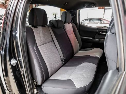 Used 2022 Toyota Tacoma TRD Off-Road image 28