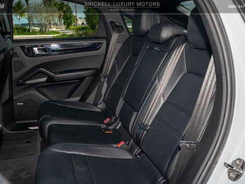 Used 2020 Porsche Cayenne image 7