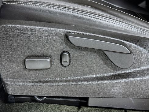 Used 2017 GMC Canyon Denali image 16