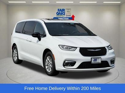 New 2026 Chrysler Pacifica Select