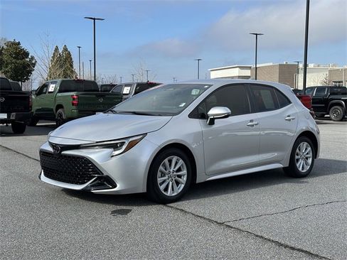 Used 2023 Toyota Corolla SE image 3