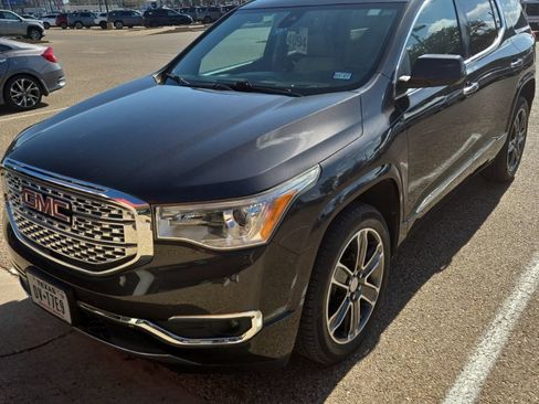 Used 2018 GMC Acadia Denali w/ Technology Package FWD image 1