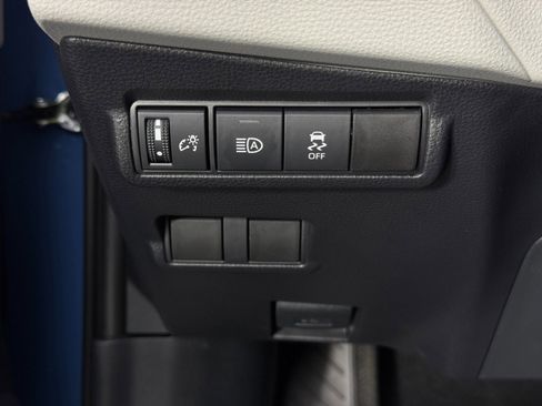 Used 2026 Toyota Corolla Cross LE image 11