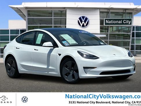 Used 2021 Tesla Model 3 Standard Range Plus RWD image 1