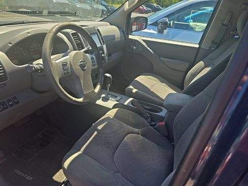 Used 2020 Nissan Frontier SV w/ SV Utility Package AWD/4WD image 5