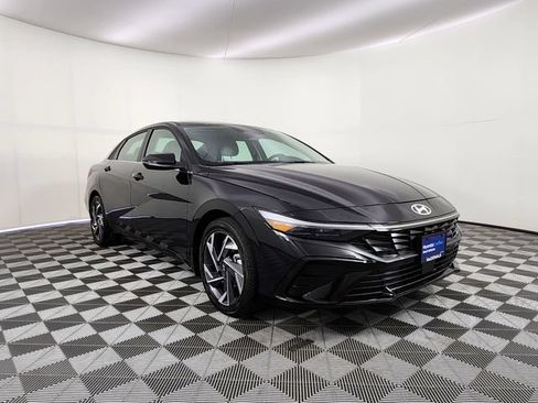 Used 2025 Hyundai Elantra Limited FWD image 8