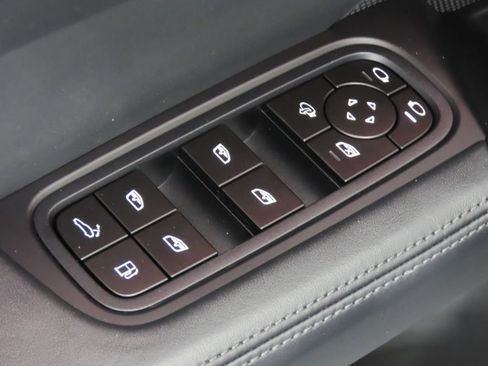 Certified 2026 Porsche Cayenne S AWD/4WD image 38