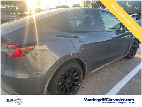 Used 2023 Tesla Model Y Long Range AWD/4WD image 9