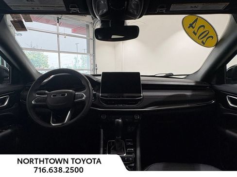Used 2024 Jeep Compass Trailhawk AWD/4WD image 7