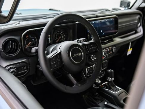 Used 2025 Jeep Wrangler Unlimited Rubicon w/ Technology Group image 35