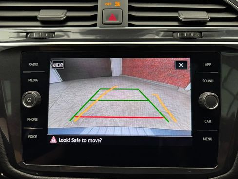 Used 2022 Volkswagen Tiguan SE AWD/4WD image 22