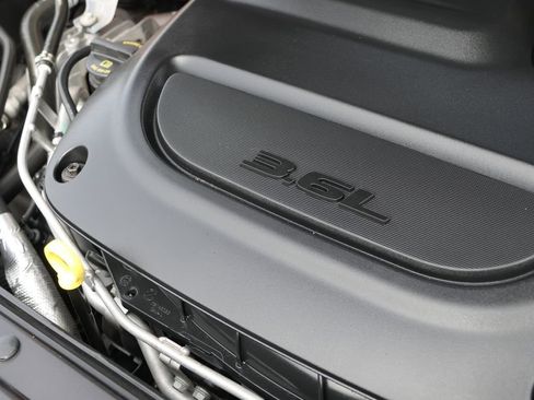 Used 2025 Chrysler Pacifica Select image 27