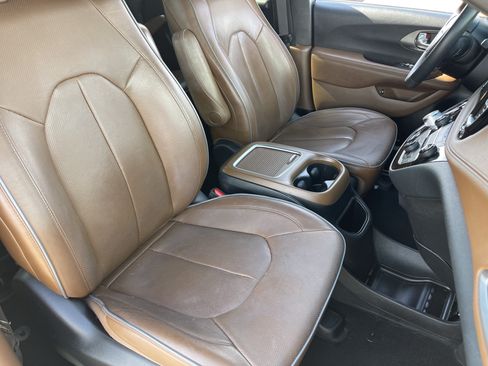 Used 2020 Chrysler Pacifica Limited w/ Advanced Safetytec Group FWD image 9