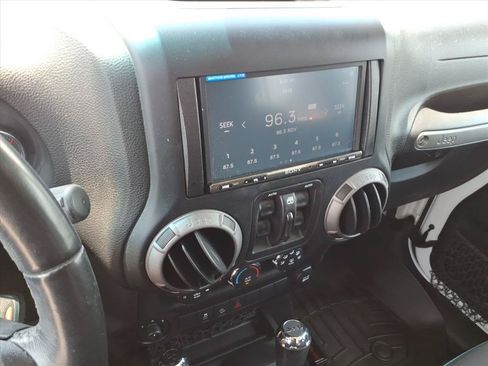 Used 2017 Jeep Wrangler Unlimited Sport w/ Quick Order Package 24S AWD/4WD image 13