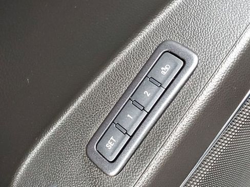 Used 2018 Chevrolet Suburban Premier image 25