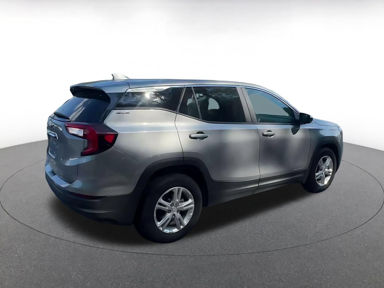 Used 2024 GMC Terrain SLE FWD image 14