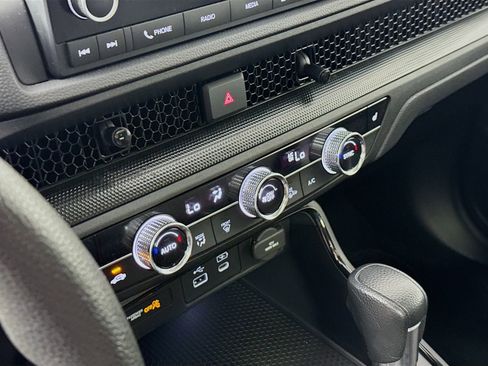 Used 2025 Honda CR-V EX image 8
