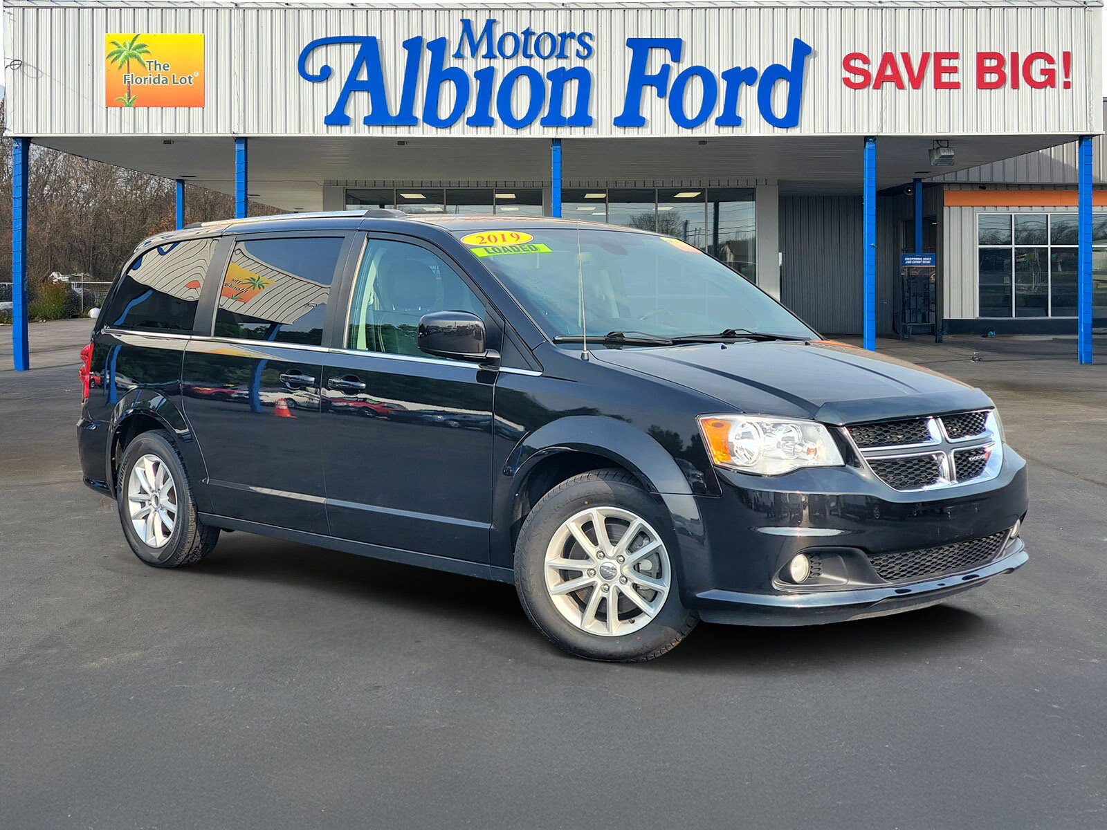Used 2019 Dodge Grand Caravan SXT FWD image 1