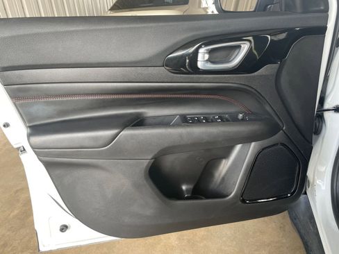 Used 2025 Jeep Compass Trailhawk image 20