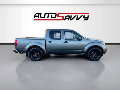 Used 2020 Nissan Frontier SV w/ Midnight Edition Floor Mats image 8