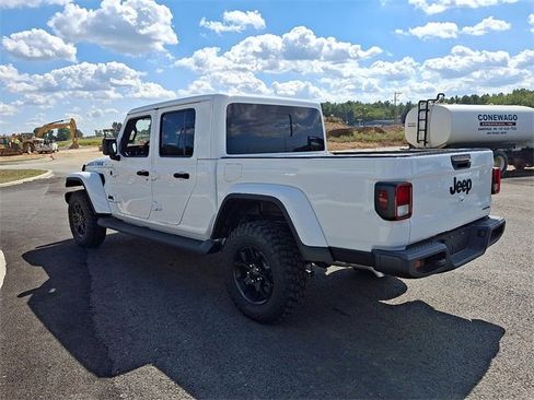 New 2025 Jeep Gladiator Sport image 8