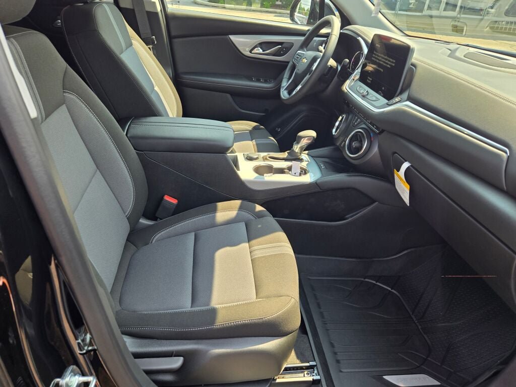 New 2026 Chevrolet Blazer LT w/ Convenience Package AWD/4WD image 4