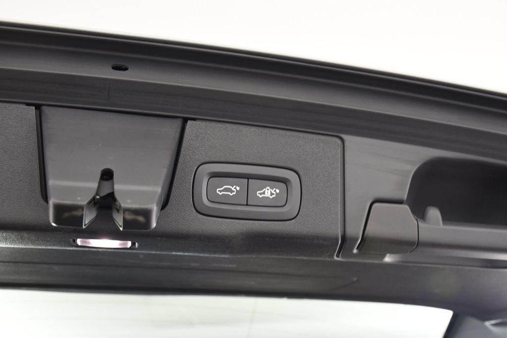 Used 2023 Volvo XC60 T8 Plus AWD/4WD image 25