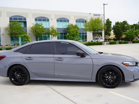 Used 2025 Honda Civic Sport image 4