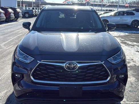 Used 2020 Toyota Highlander Limited image 2
