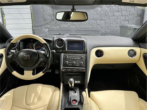 Used 2015 Nissan GT-R Premium AWD/4WD image 17