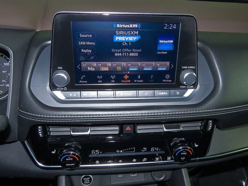 Certified 2022 Nissan Rogue SV w/ SV Premium Package AWD/4WD image 18