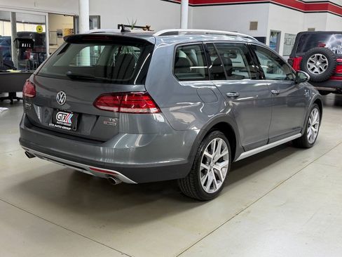Used 2018 Volkswagen Golf Alltrack AWD/4WD image 2