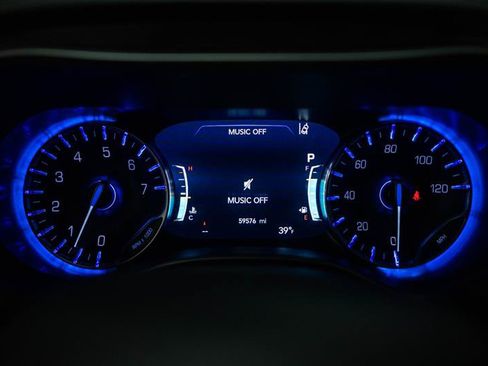 Used 2023 Chrysler Pacifica Touring-L FWD image 17