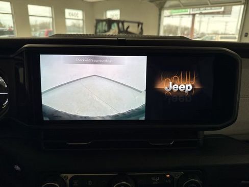 Used 2024 Jeep Wrangler Unlimited AWD/4WD image 3