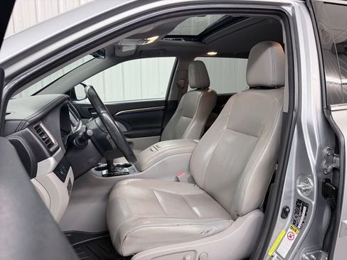 Used 2015 Toyota Highlander Limited FWD image 11