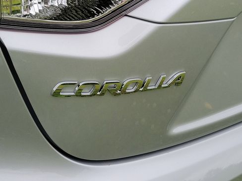 Used 2024 Toyota Corolla LE w/ LE Convenience Package image 4