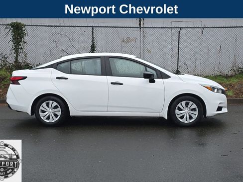 Used 2021 Nissan Versa S image 3