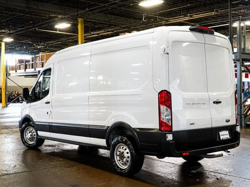 Used 2023 Ford Transit 250 Medium Roof AWD image 4