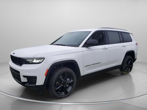 New 2025 Jeep Grand Cherokee L Laredo image 2