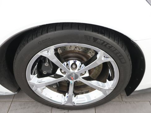 Used 2013 Chevrolet Corvette Grand Sport w/ 4LT Preferred Equipment Group RWD image 3