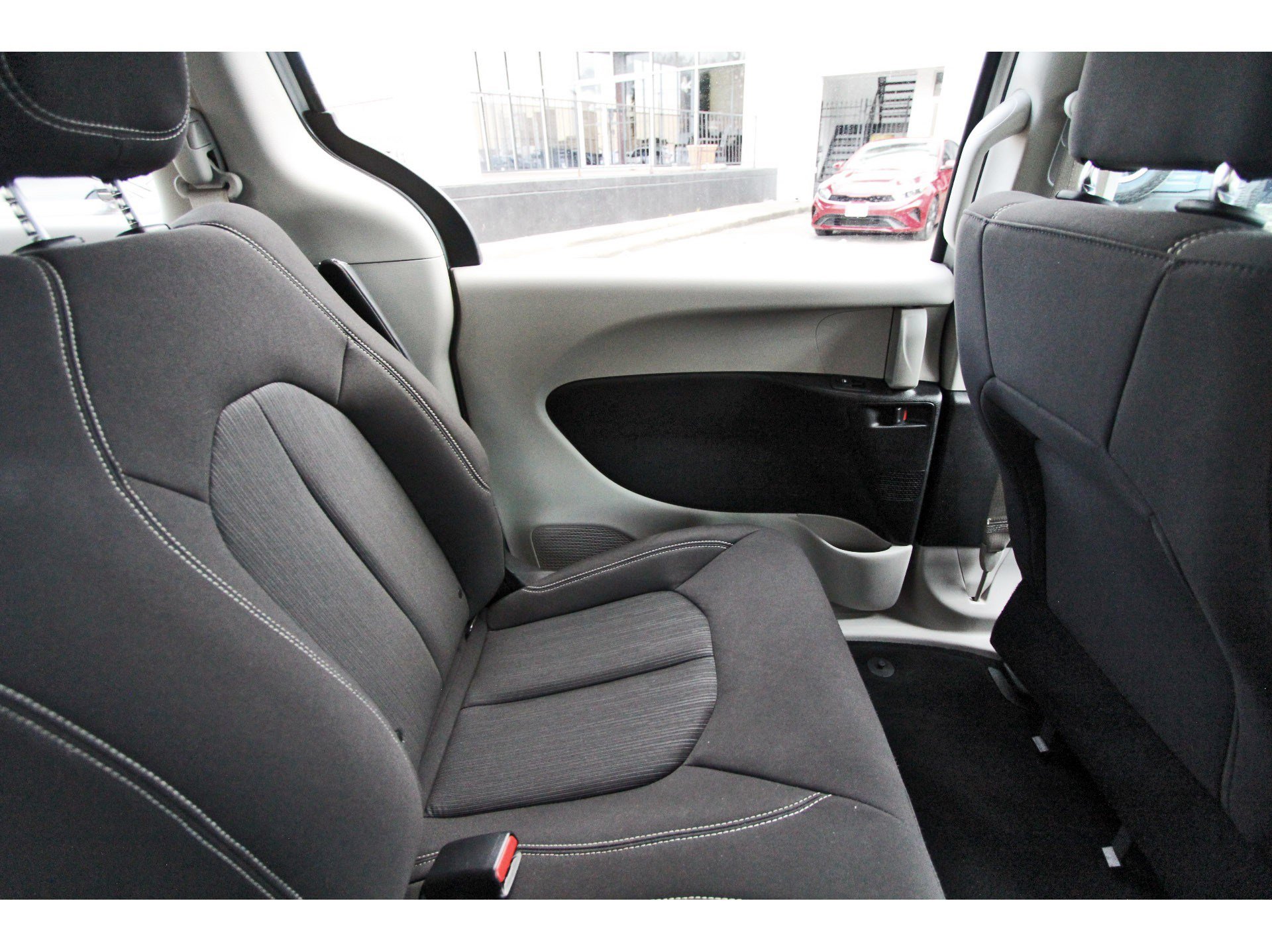 Used 2020 Chrysler Voyager L FWD image 15