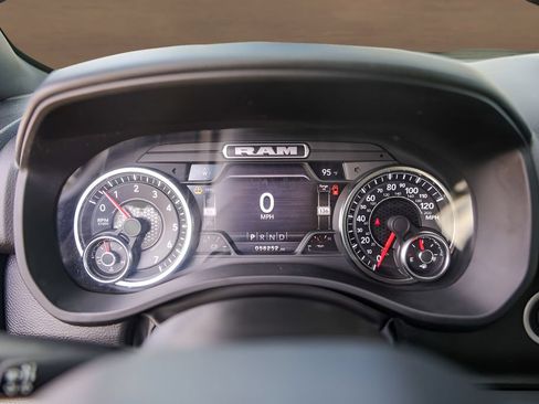Used 2022 RAM 1500 Big Horn AWD/4WD image 11