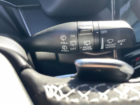 Used 2025 Jeep Grand Cherokee Altitude image 13