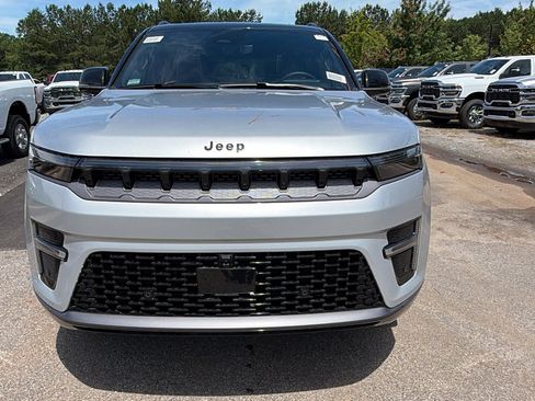 New 2026 Jeep Grand Wagoneer Summit AWD/4WD image 3