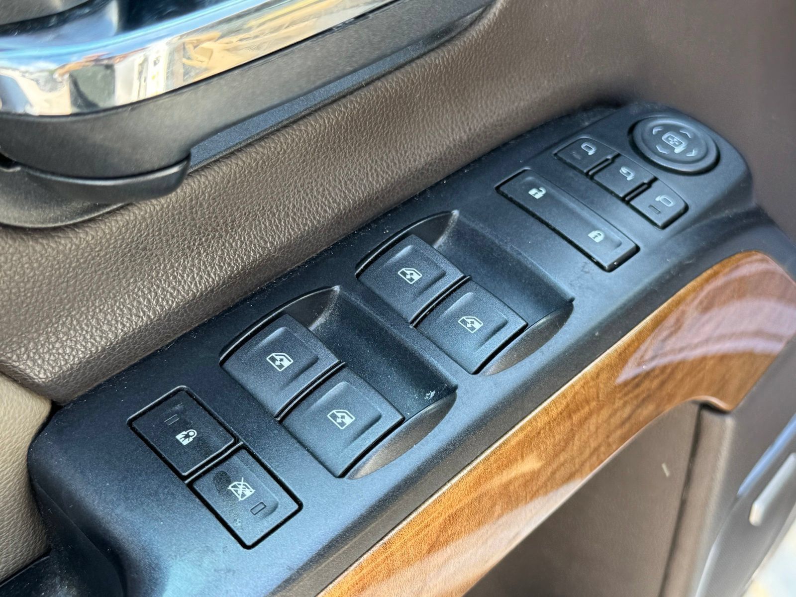 Used 2018 Chevrolet Silverado 1500 LTZ w/ Texas Edition AWD/4WD image 13
