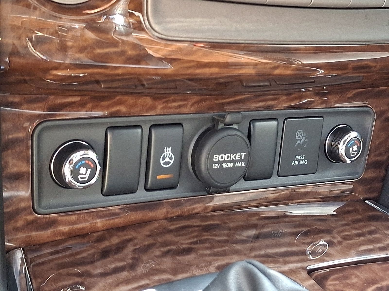 Used 2017 Nissan Armada Platinum AWD/4WD image 25