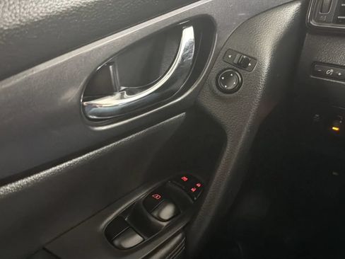 Used 2017 Nissan Rogue SV FWD image 15